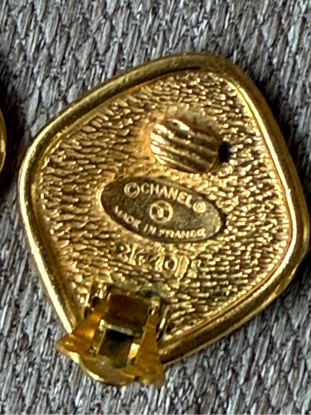 CHANEL Vintage 31 Rue Cambon Clip-On Earrings - Picture 6 of 6